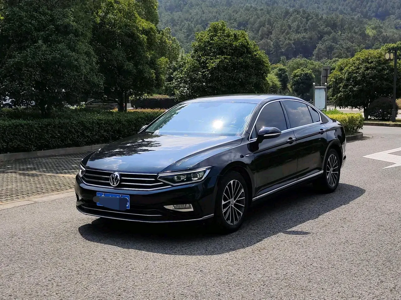 Volkswagen 2020 Magotan 2.0TSI 330TSI luxury automatic transmission - View 1