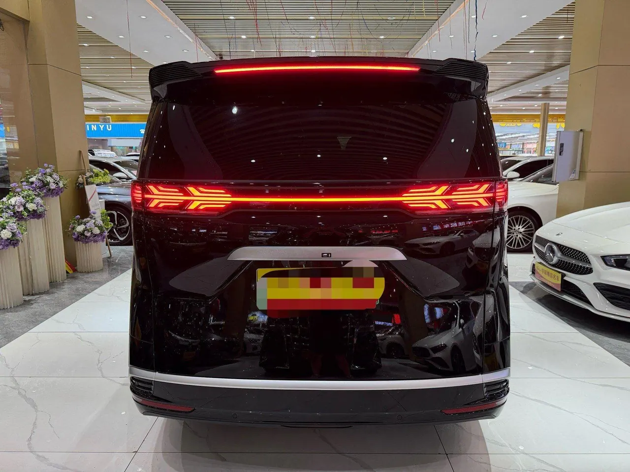 Denza 2024 Denza D9 DM-i 1.5T stepless 980 four-wheel drive flagship automatic gear 3