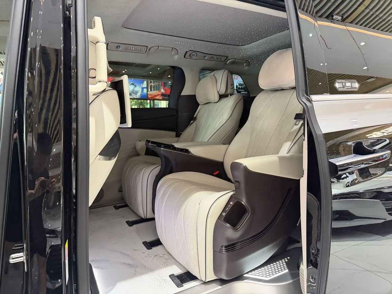 Denza 2024 Denza D9 DM-i 1.5T stepless 980 four-wheel drive flagship automatic gear 7