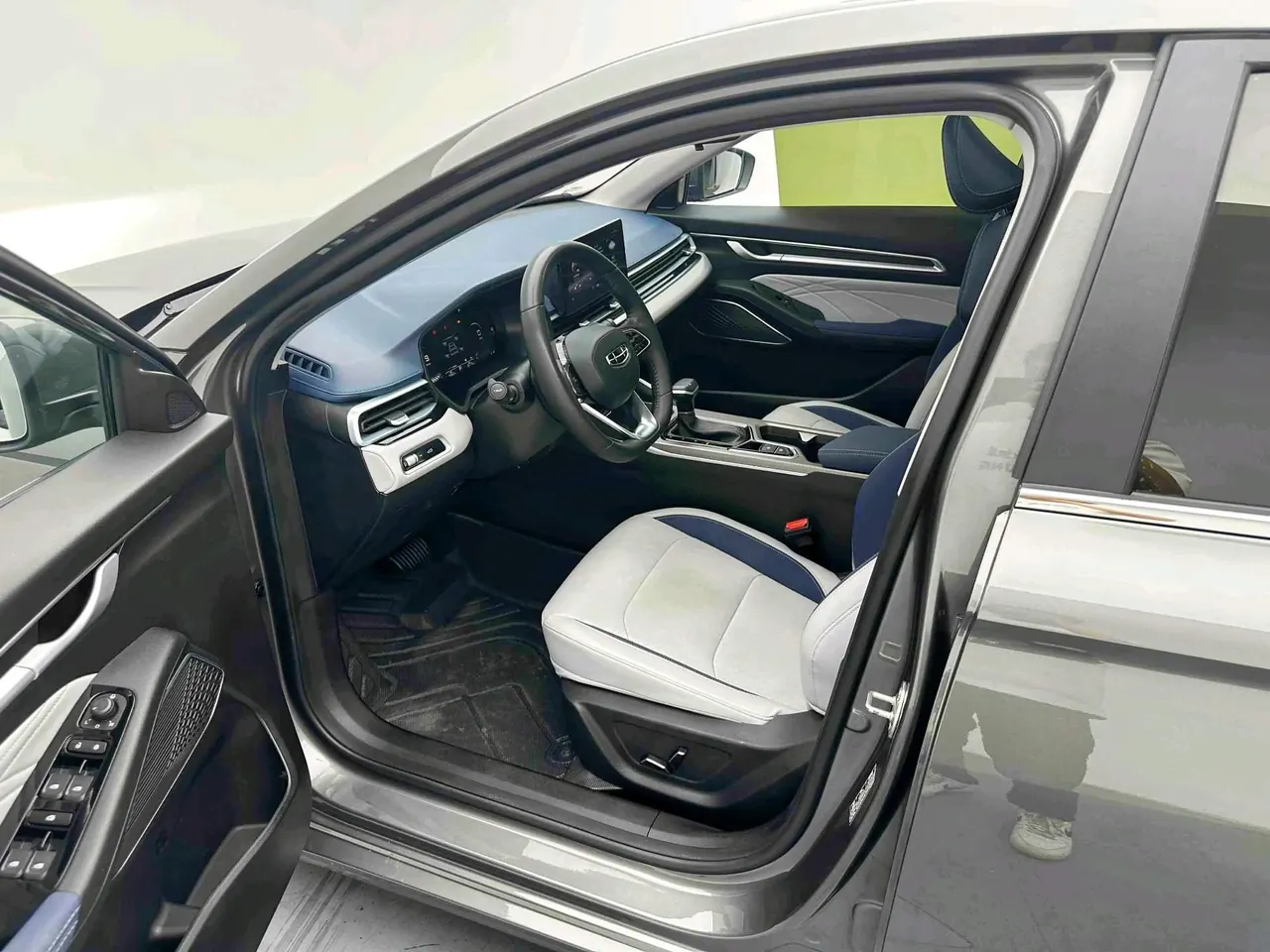 Geely 2022 Emgrand-sedan 1.5 stepless flagship automatic gear 3