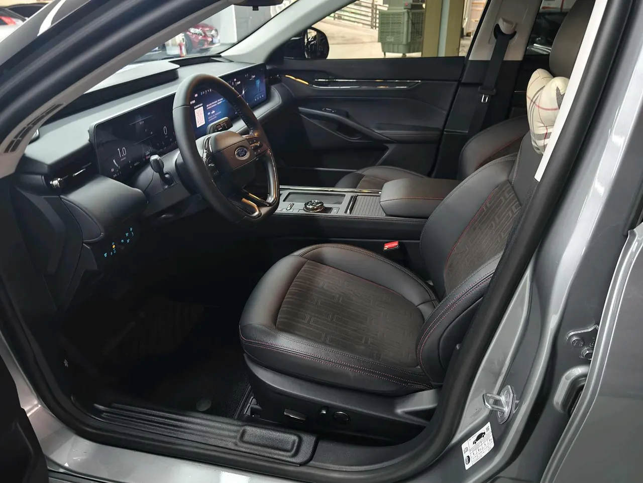 Ford 2022 Mondeo 2.0T EcoBoost 245 luxury automatic gear 2