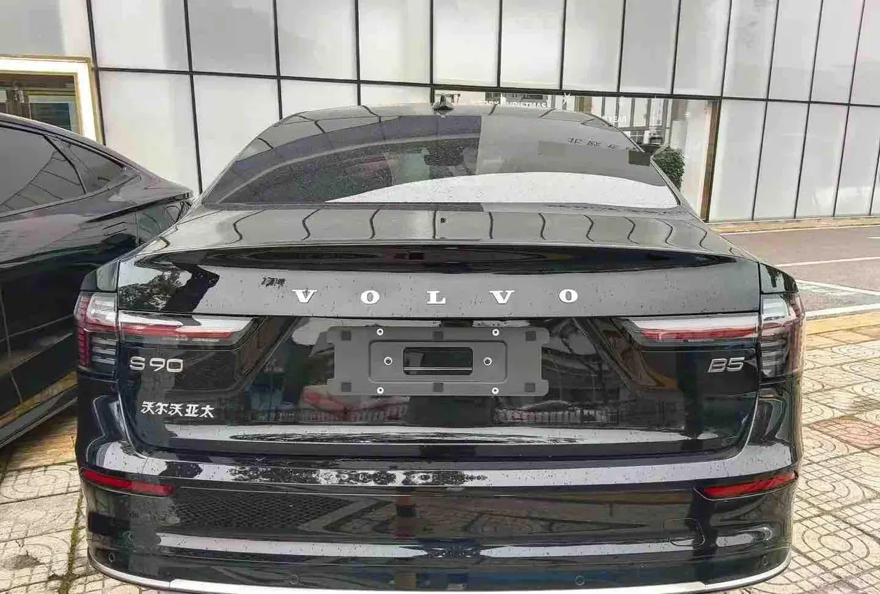Volvo 2026 S90 48V 2.0T B5 Zhiyuan Deluxe Edition Automatic Gear 5