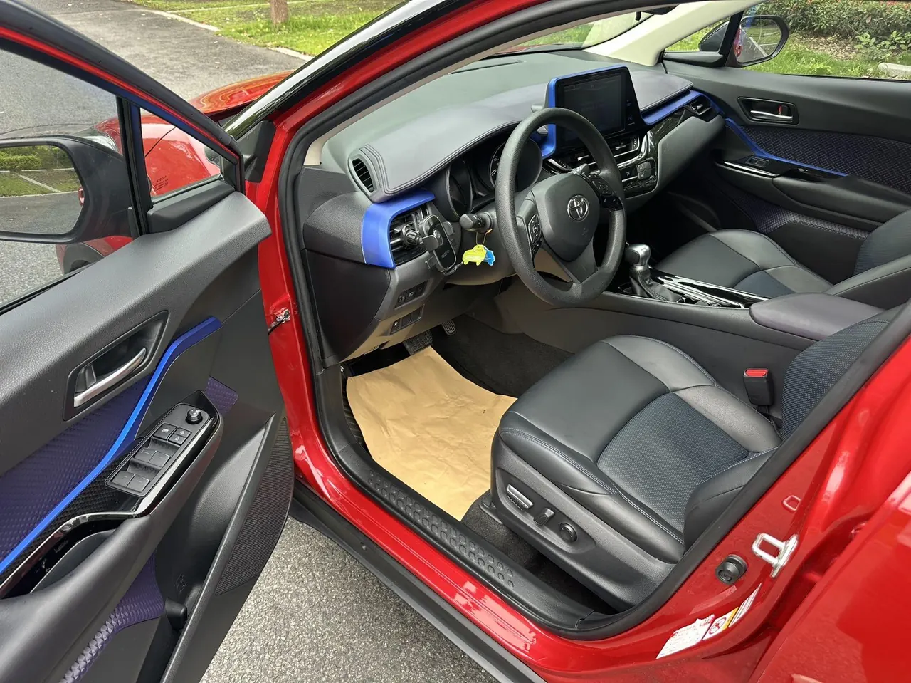 Toyota 2020 C- HR 2.0 stepless leading version of automatic gear 2