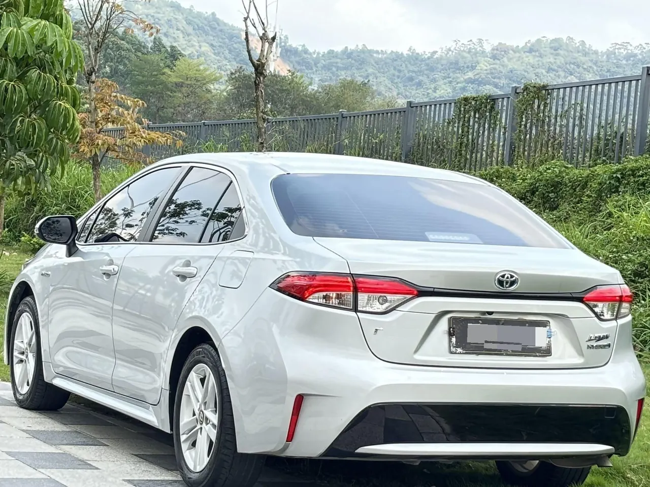 Toyota 2022 Lei Ling Shuangqing 1.8H Stepless Deluxe Edition Automatic Gear 7