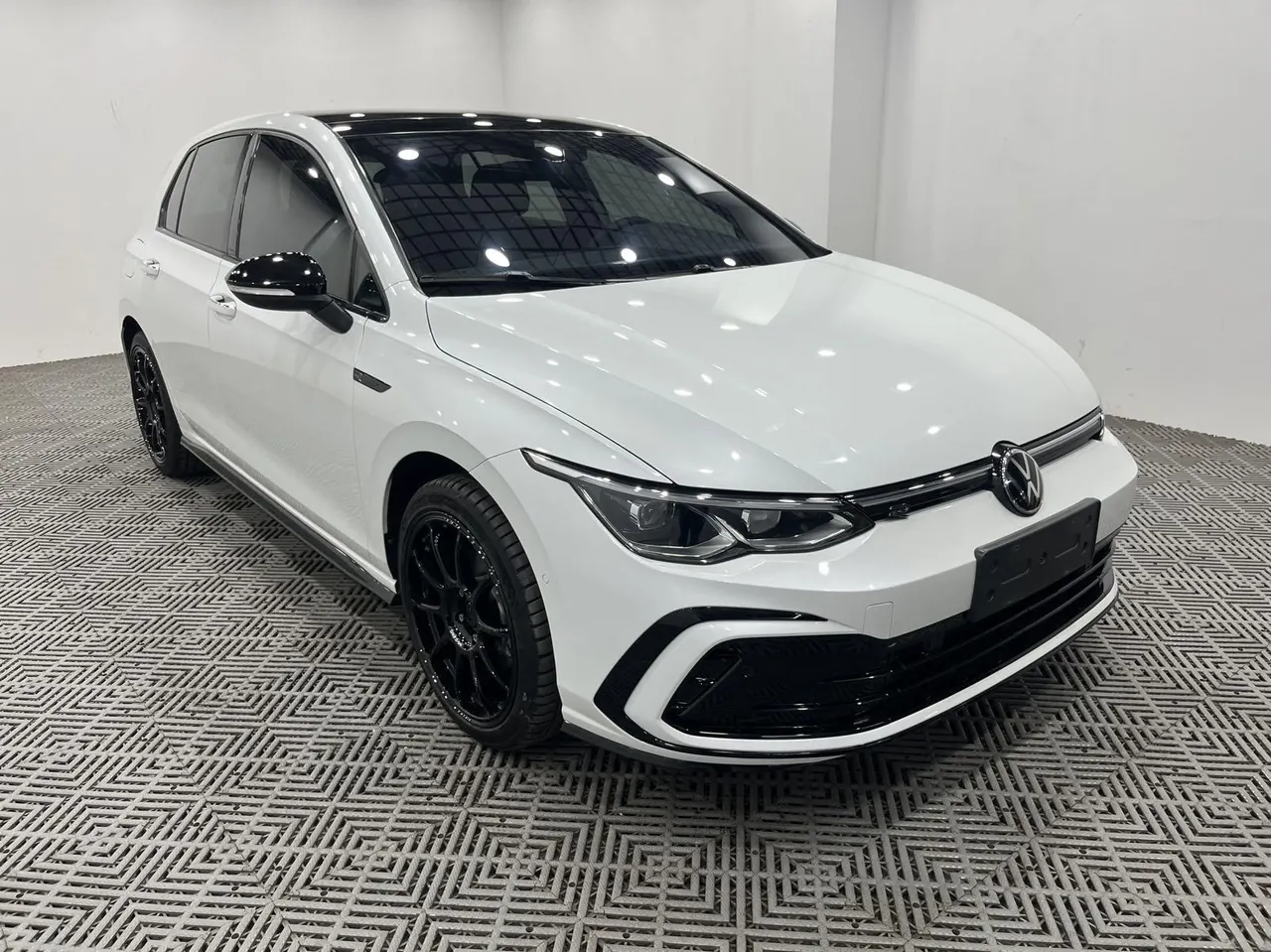 Volkswagen 2021 Golf 8 R-Line 1.4TSI 280TSI Automatic 2