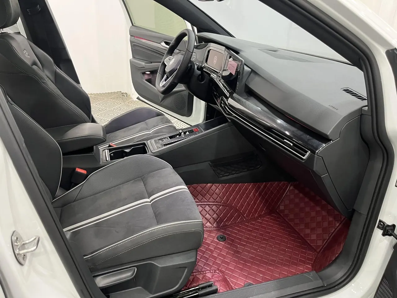 Volkswagen 2021 Golf 8 R-Line 1.4TSI 280TSI Automatic 4