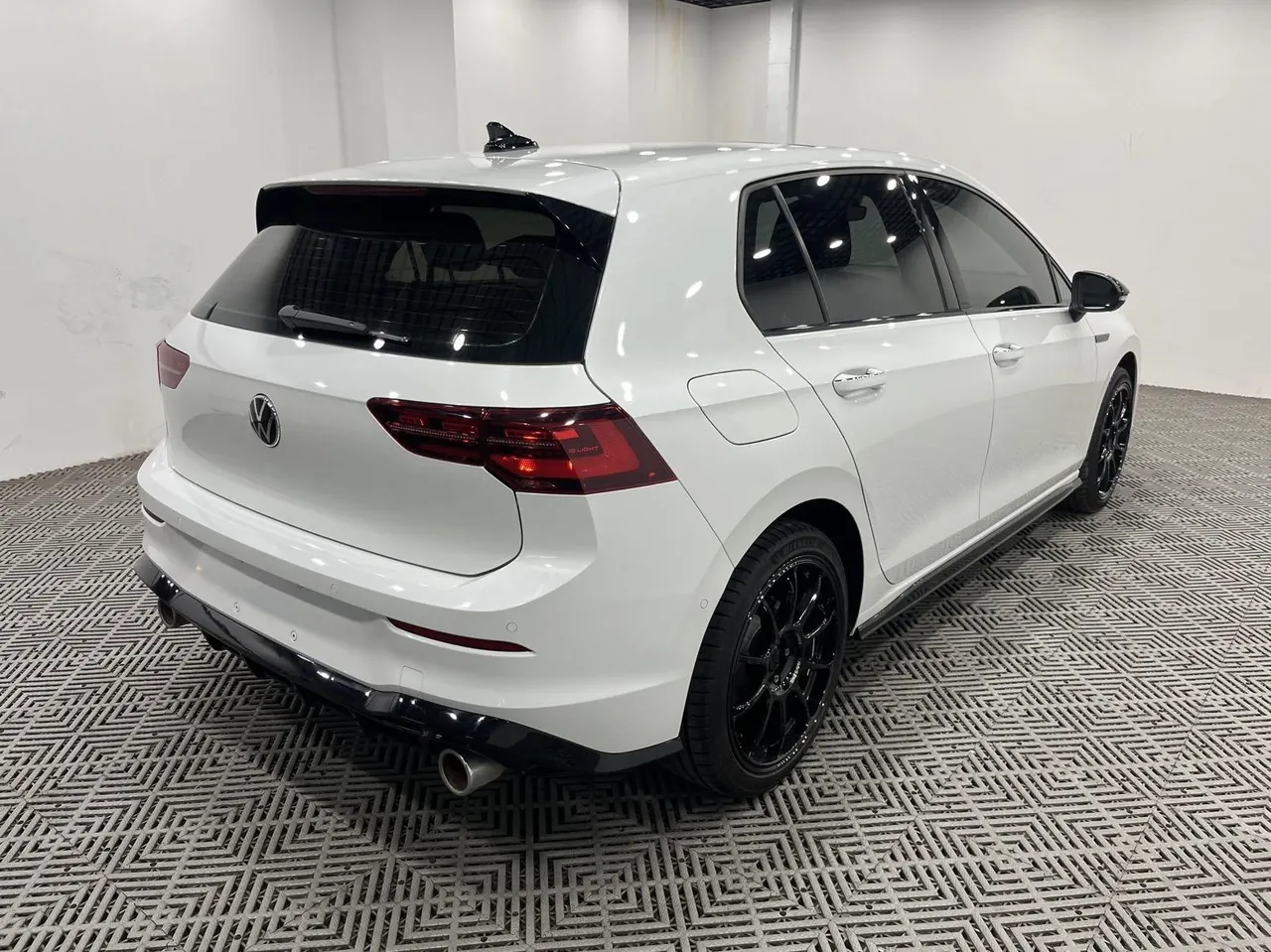 Volkswagen 2021 Golf 8 R-Line 1.4TSI 280TSI Automatic 9