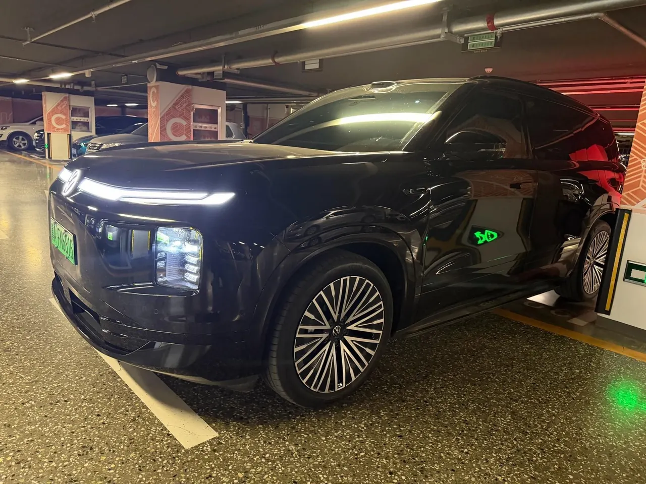 Open image lightbox: Volkswagen 2026 ID.ERA 9X Max 4-wheel drive automatic gear