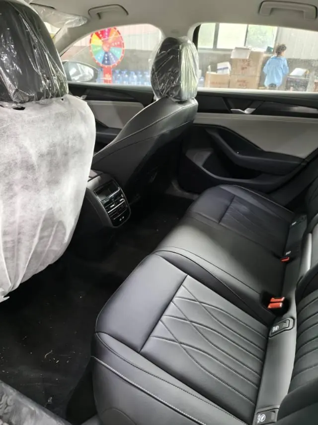 Volkswagen 2026 Magotan 1.5TSI 300TSI Premium Edition Automatic Gear 3
