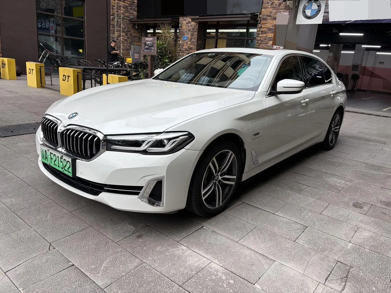 Open image lightbox: BMW 5 series new energy 2021 535Le 2.0T luxury package automatic gear