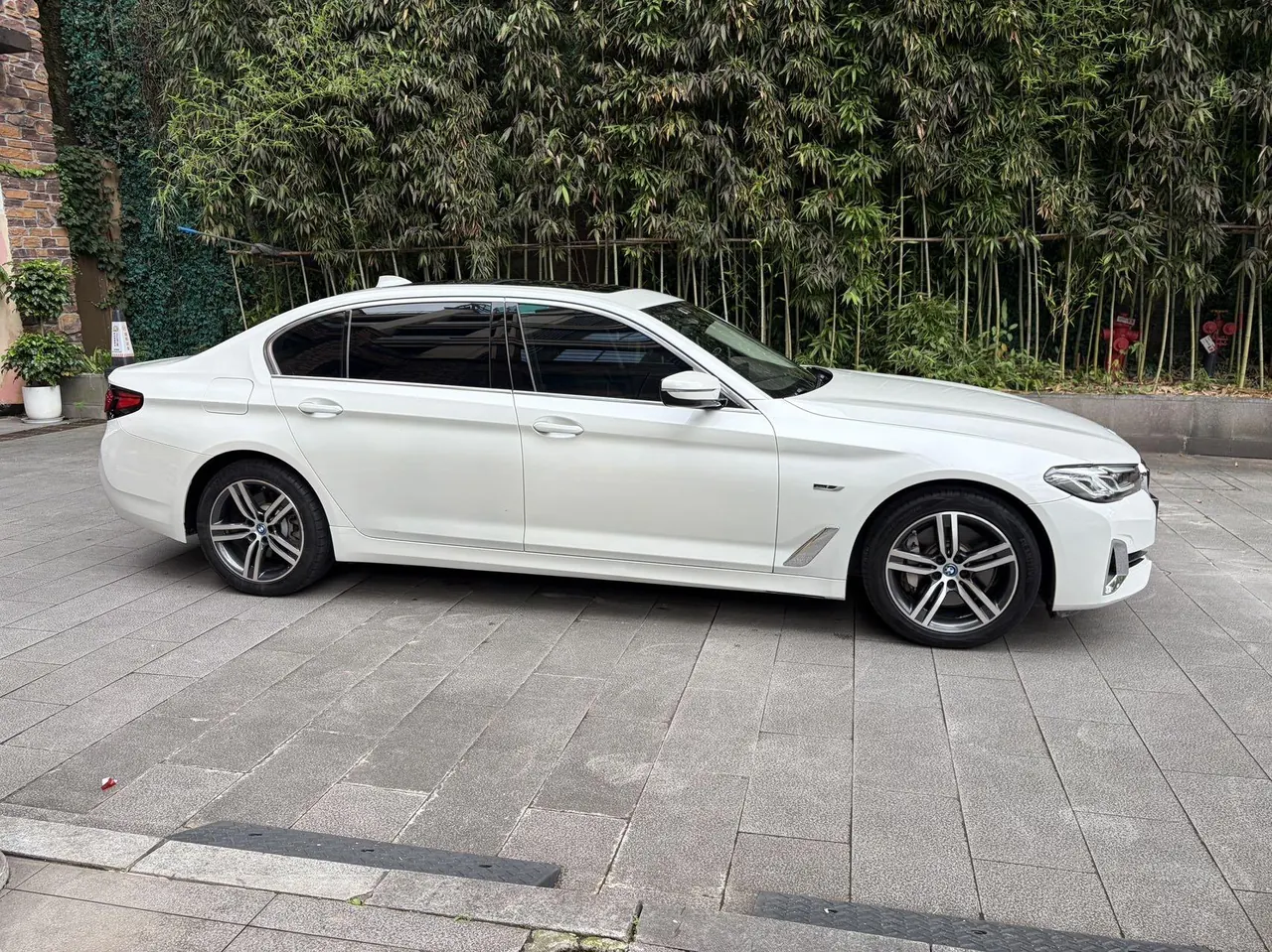 BMW 5 series new energy 2021 535Le 2.0T luxury package automatic gear 9