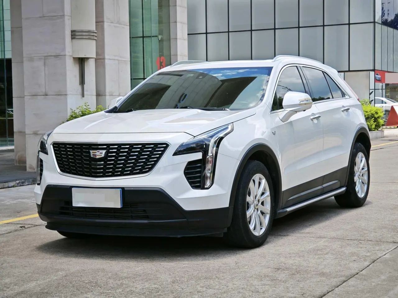 Cadillac 2022 XT4 48V 2.0T 28T Two-Drive Fashion Automatic Gear - View 1