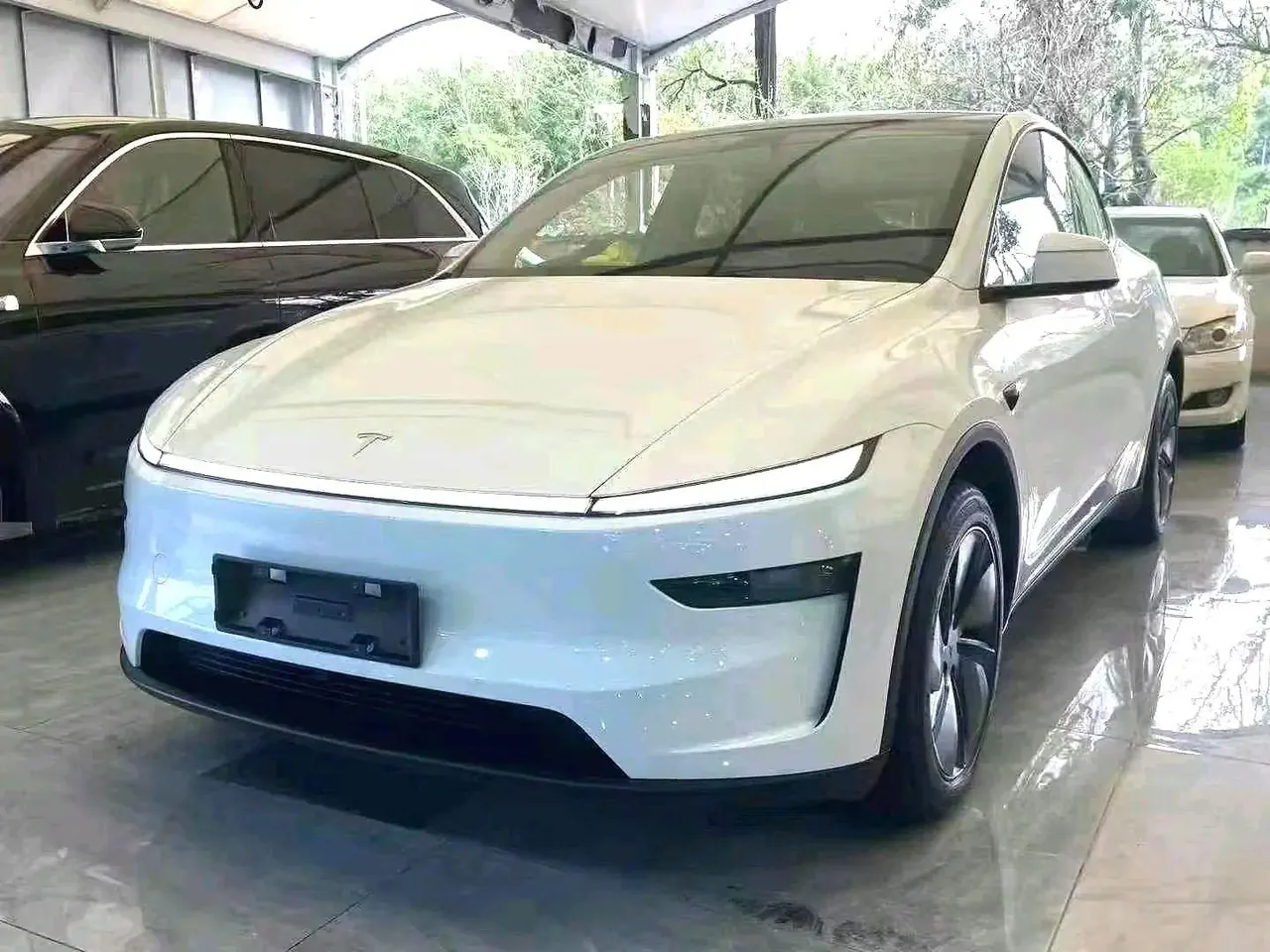 Tesla 2026 Model Y Rear-Wheel-Drive Automatic - View 1