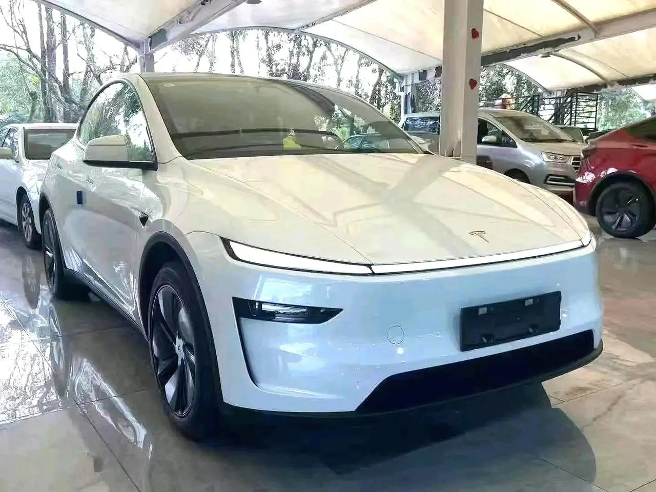 Tesla 2026 Model Y Rear-Wheel-Drive Automatic 2