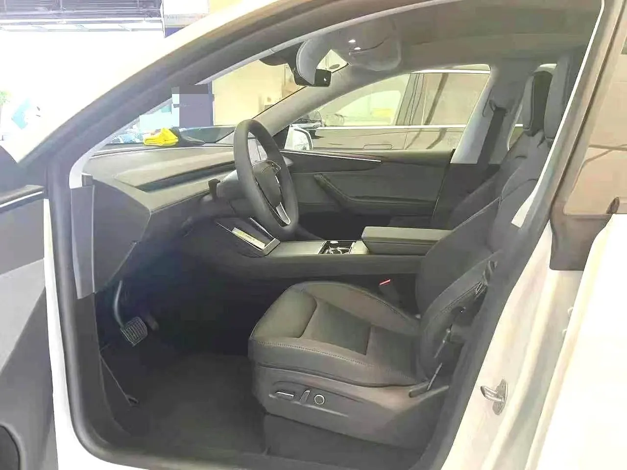 Tesla 2026 Model Y Rear-Wheel-Drive Automatic 4