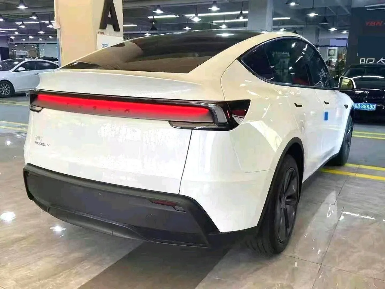 Tesla 2026 Model Y Rear-Wheel-Drive Automatic 7