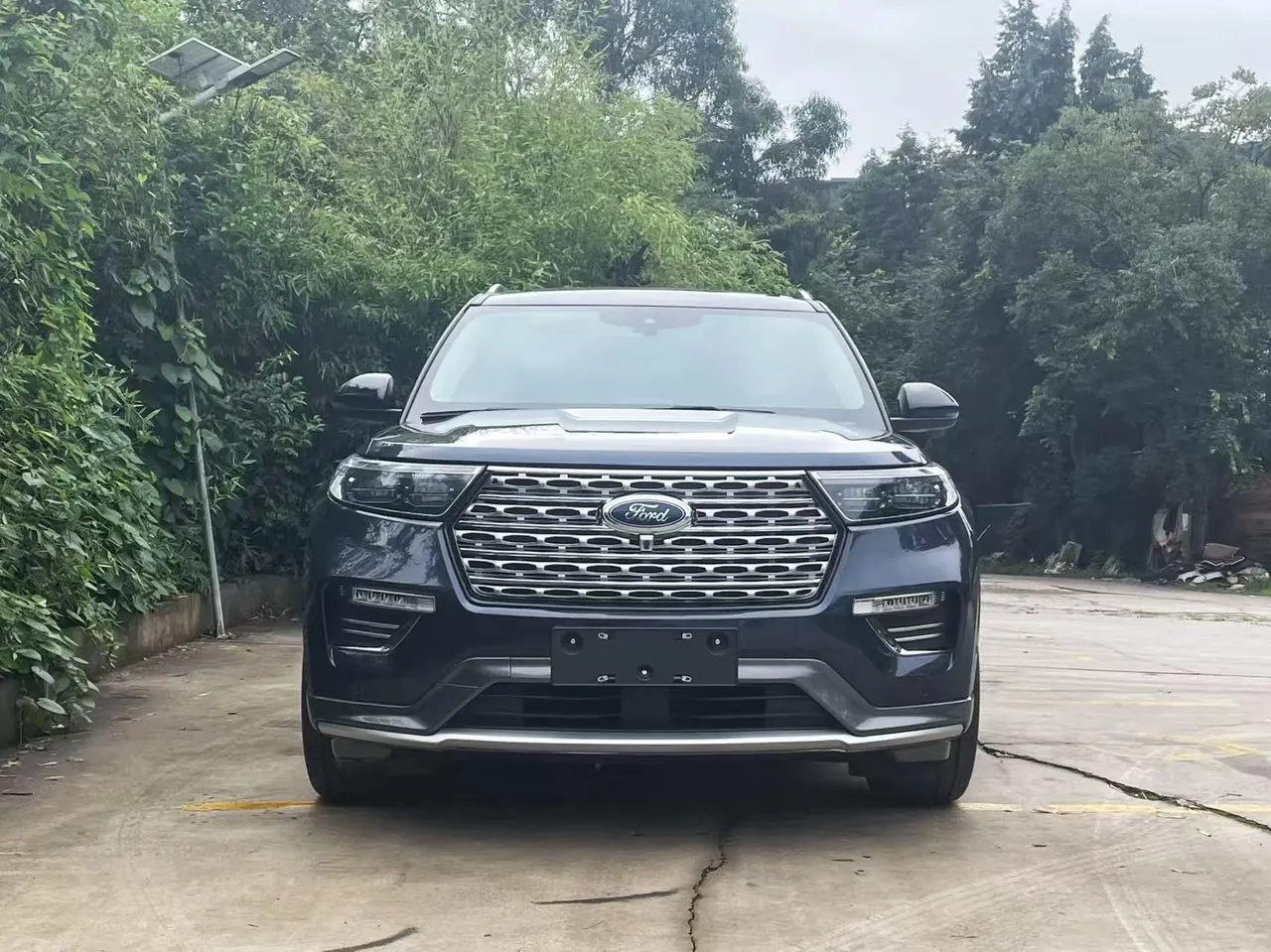 Ford 2020 Explorer 2.3T EcoBoost 285 Four-wheel Drive Titanium Edition 7-seat Automatic Gear 2