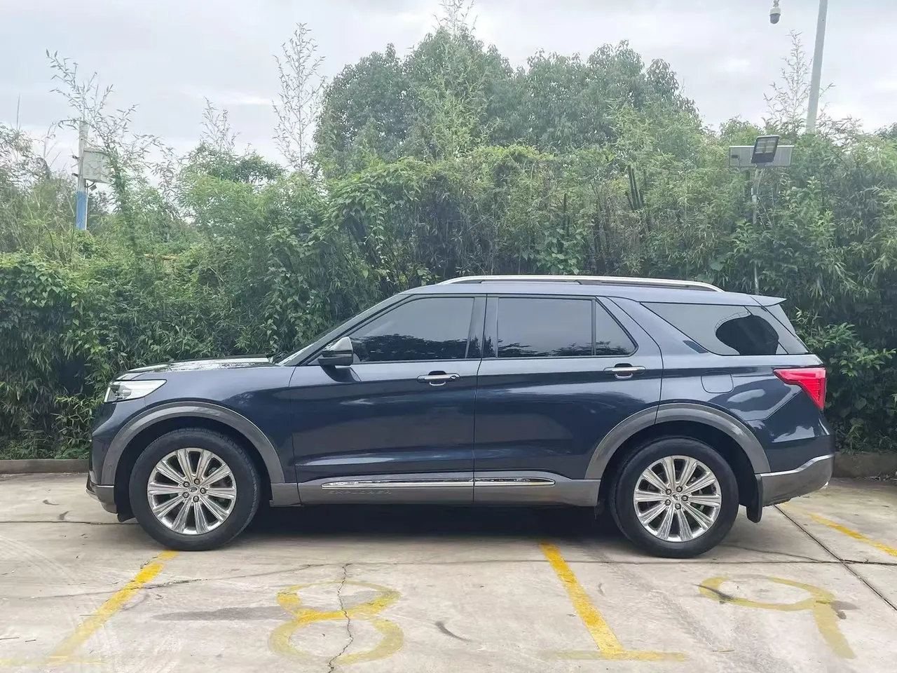 Ford 2020 Explorer 2.3T EcoBoost 285 Four-wheel Drive Titanium Edition 7-seat Automatic Gear 3