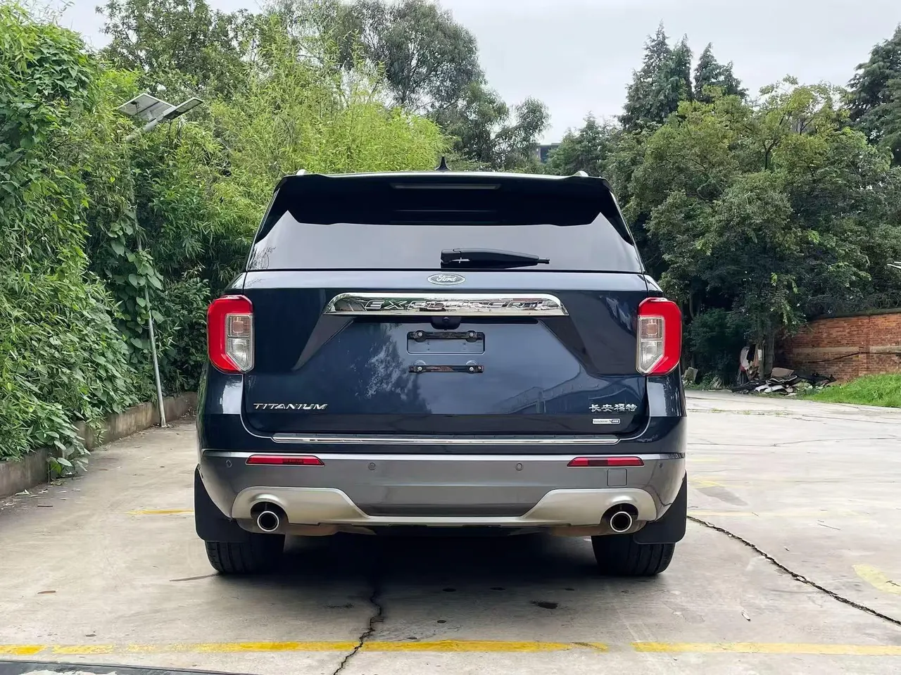 Ford 2020 Explorer 2.3T EcoBoost 285 Four-wheel Drive Titanium Edition 7-seat Automatic Gear 5