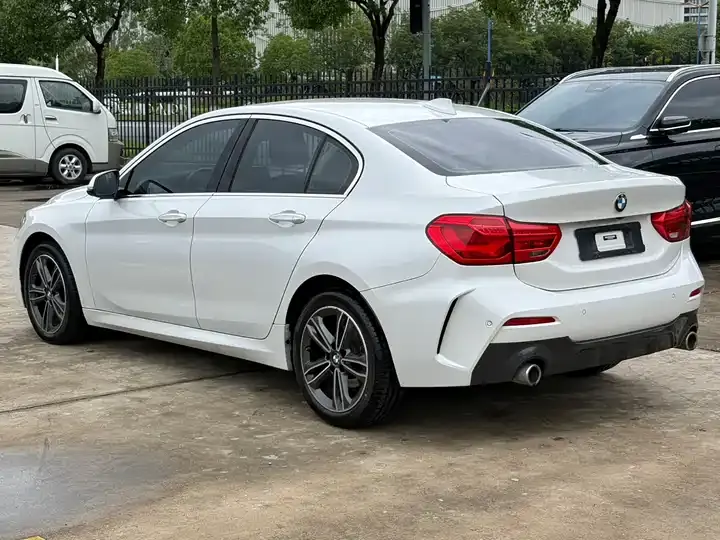 BMW 1 Series 2022 120i M Sports Edition 4