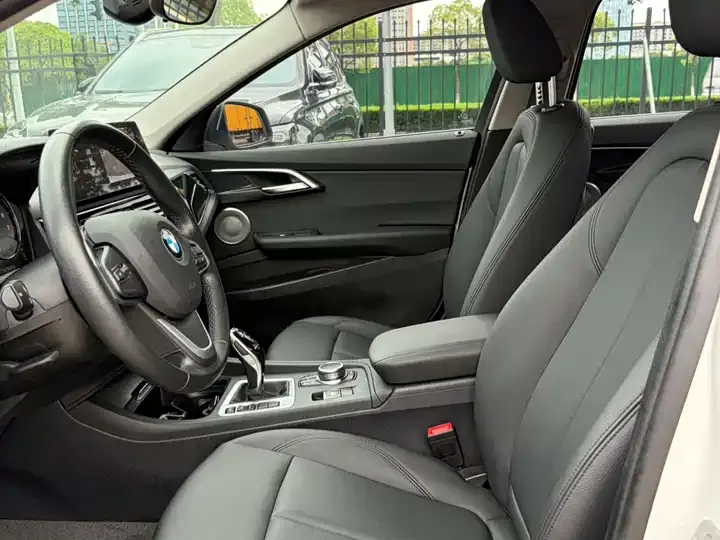 BMW 1 Series 2022 120i M Sports Edition 6