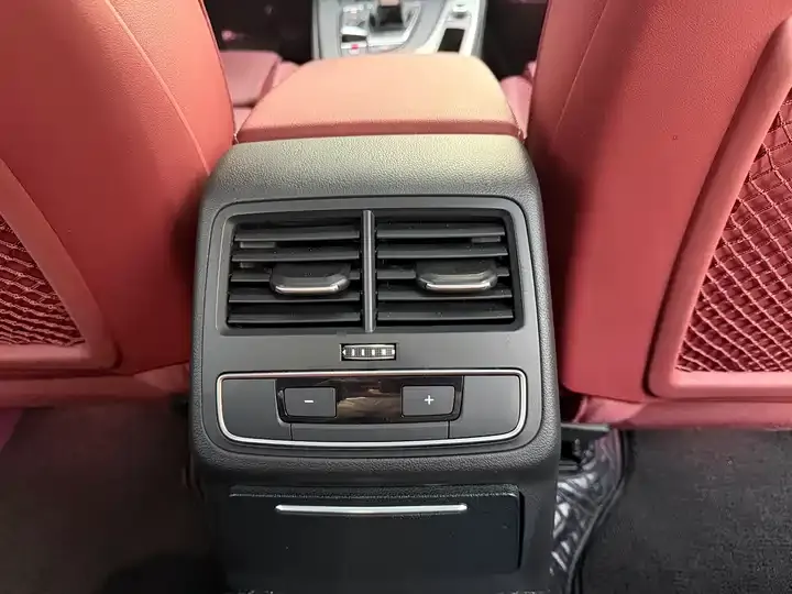 Audi A4L 2022 40 TFSI Deluxe Dynamic 12