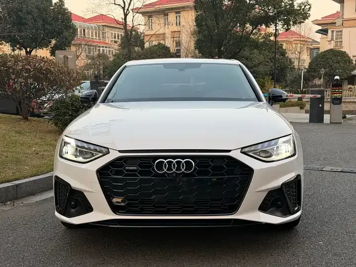 Audi A4L 2022 40 TFSI Deluxe Dynamic 2