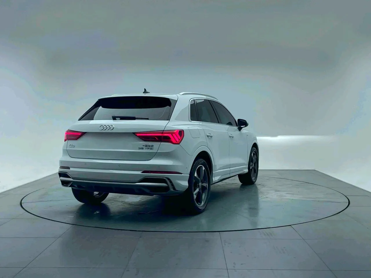 Audi 2022 Q3 1.4TFSI 35TFSI Fashion Dynamic Automatic 2