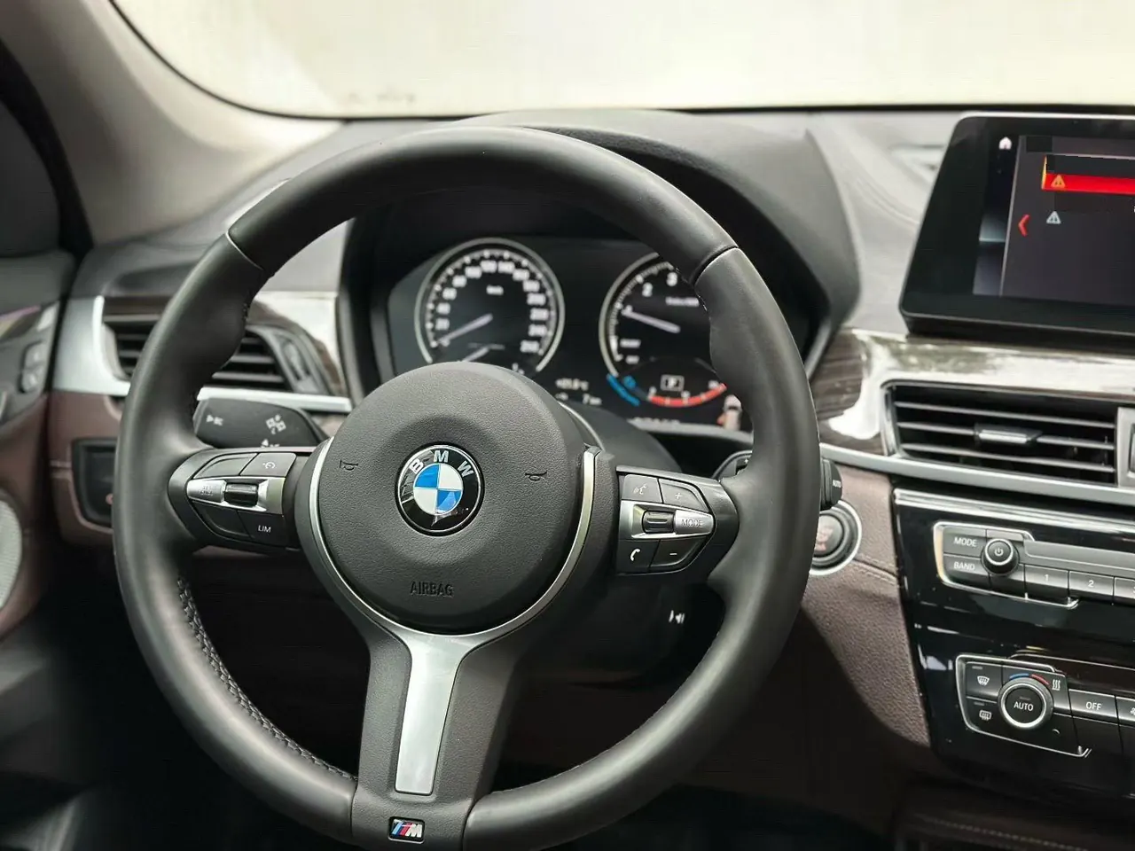 BMW 2022 X1 xDrive25Li 2.0T exclusive automatic gear 8