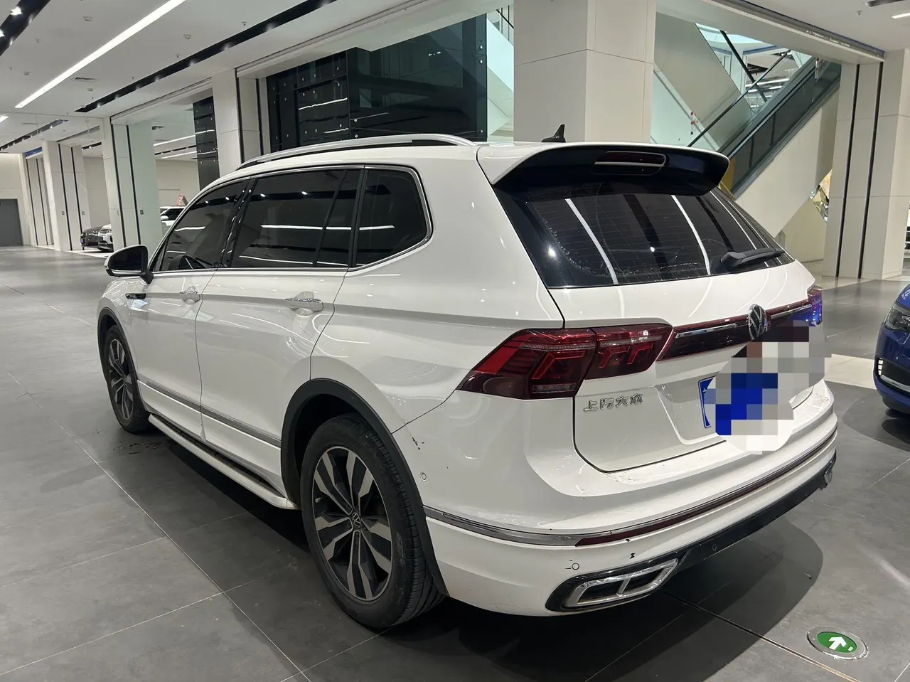 Volkswagen 2022 Tiguan L R-Line 2.0TSI 330TSI Two-Drive R-Line Overdrive Automatic Gear 5