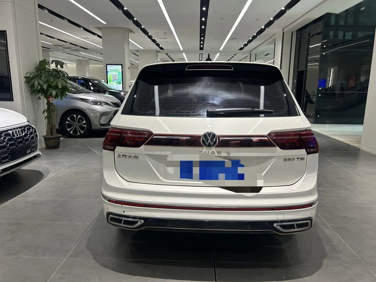 Volkswagen 2022 Tiguan L R-Line 2.0TSI 330TSI Two-Drive R-Line Overdrive Automatic Gear 6