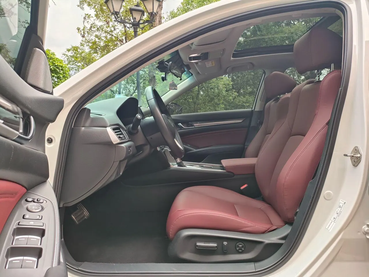 Honda 2022 10th Generation Accord 1.5T Stepless 260TURBO Magic Night Premium Edition Automatic Gear 4