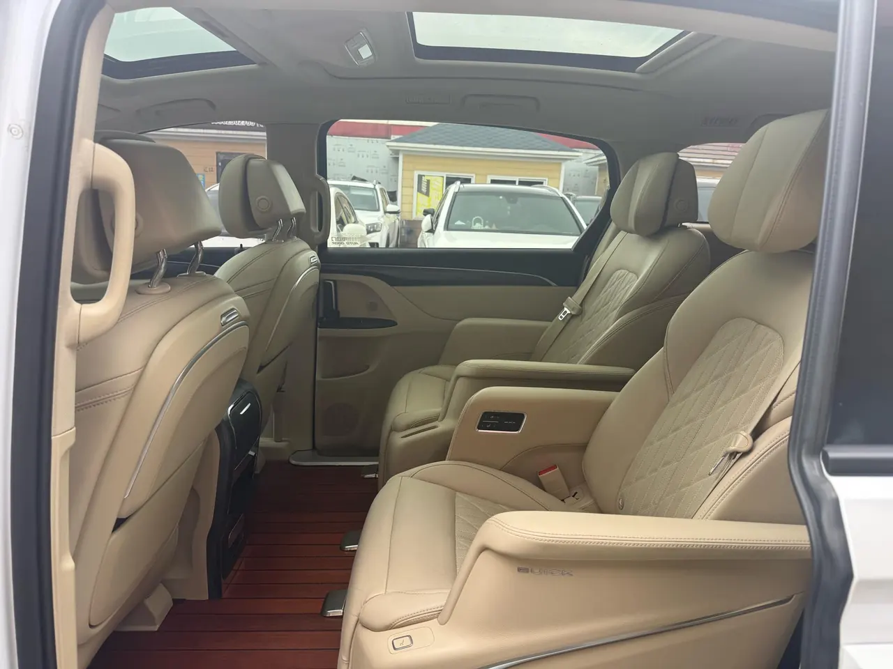 Buick 2022 GL8 ES Lu Zun 48V 2.0T 653T Luxury Automatic Gear 4