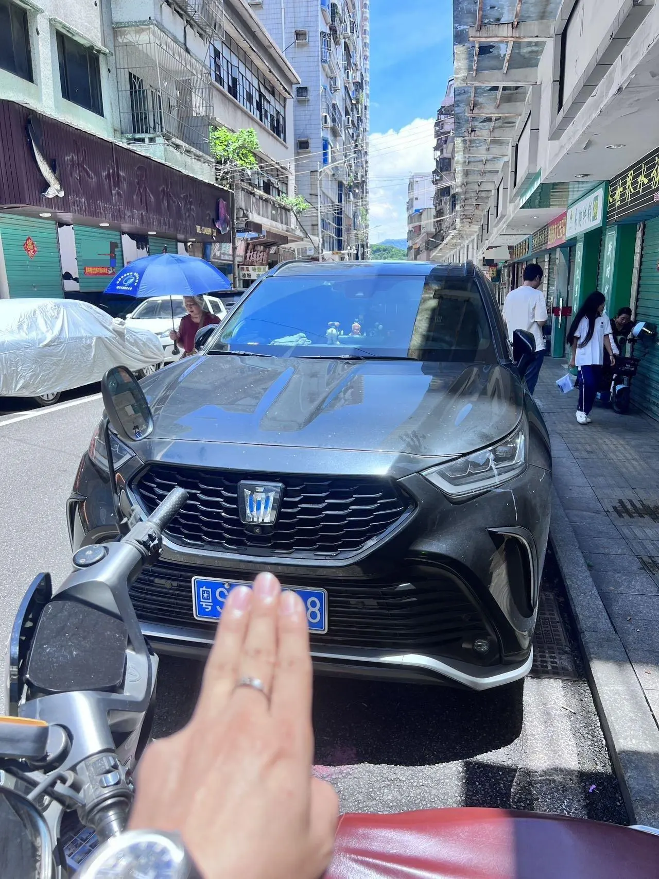 Toyota 2022 Crown Land Release 2.5 Stepless Four-wheel Drive Premium Edition Automatic Gear 3