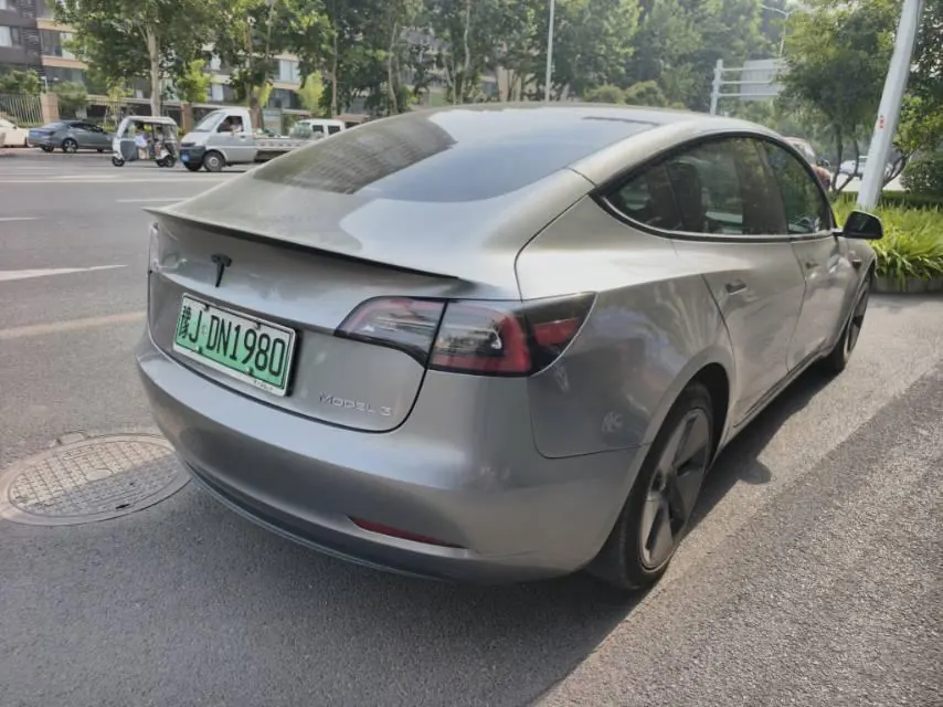 Tesla 2022 Model 3 rear-wheel drive version of automatic transmission 3