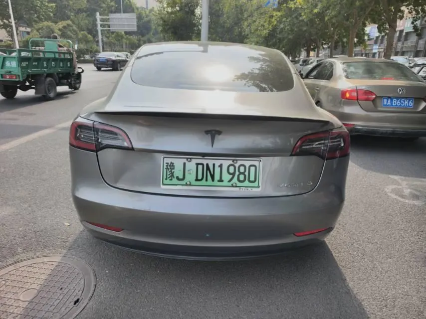 Tesla 2022 Model 3 rear-wheel drive version of automatic transmission 4