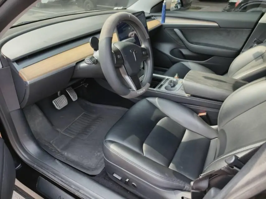 Tesla 2022 Model 3 rear-wheel drive version of automatic transmission 5
