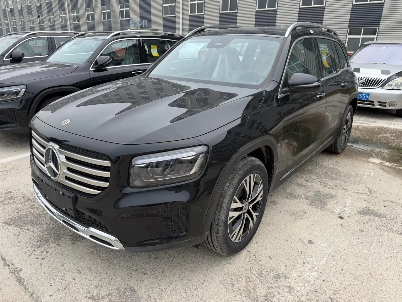 Открыть галерею: Mercedes Benz GLB Class 2026 GLB 220 48V 2.0T Dynamic Automatic