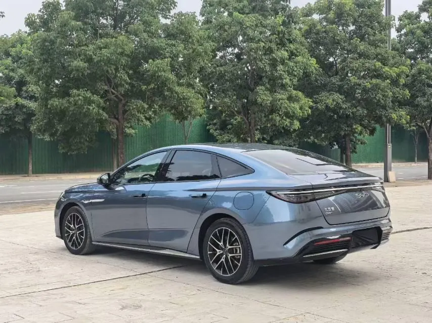 BYD 2024 Seal DM-i 1.5 Stepless Glory 121km Luxury Automatic 3