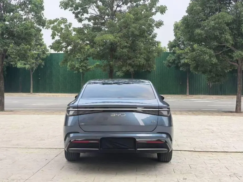 BYD 2024 Seal DM-i 1.5 Stepless Glory 121km Luxury Automatic 4