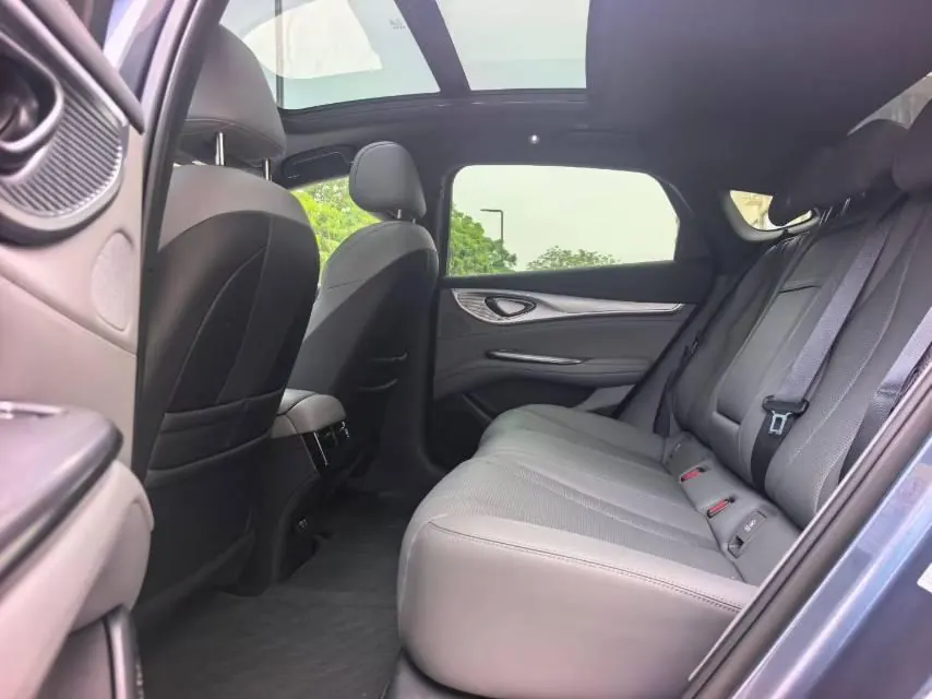 BYD 2024 Seal DM-i 1.5 Stepless Glory 121km Luxury Automatic 6