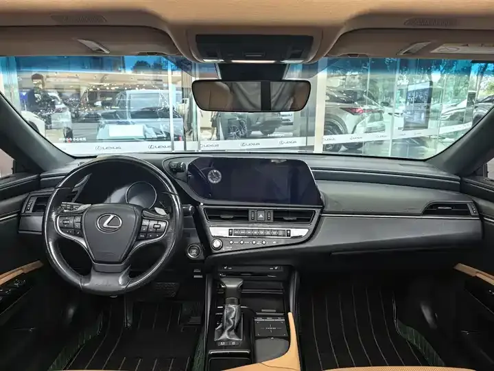 Lexus ES 2021 200 Excellence Edition 3