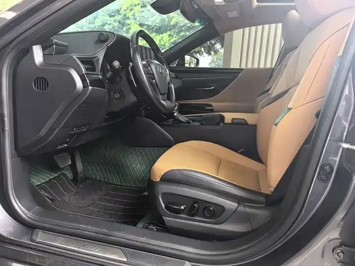 Lexus ES 2021 200 Excellence Edition 4