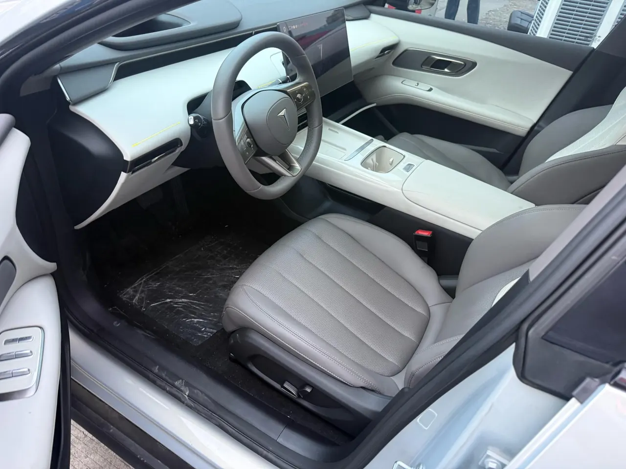 ChangAn Deepal 2026 L 06 670Ultra Laser Edition Automatic Gear 2