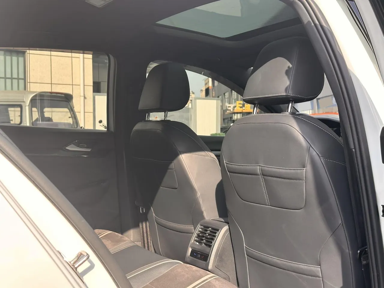 Volkswagen 2023 Golf 8 R-Line 1.4TSI 280TSI Lite (Modified) Automatic Gear 7