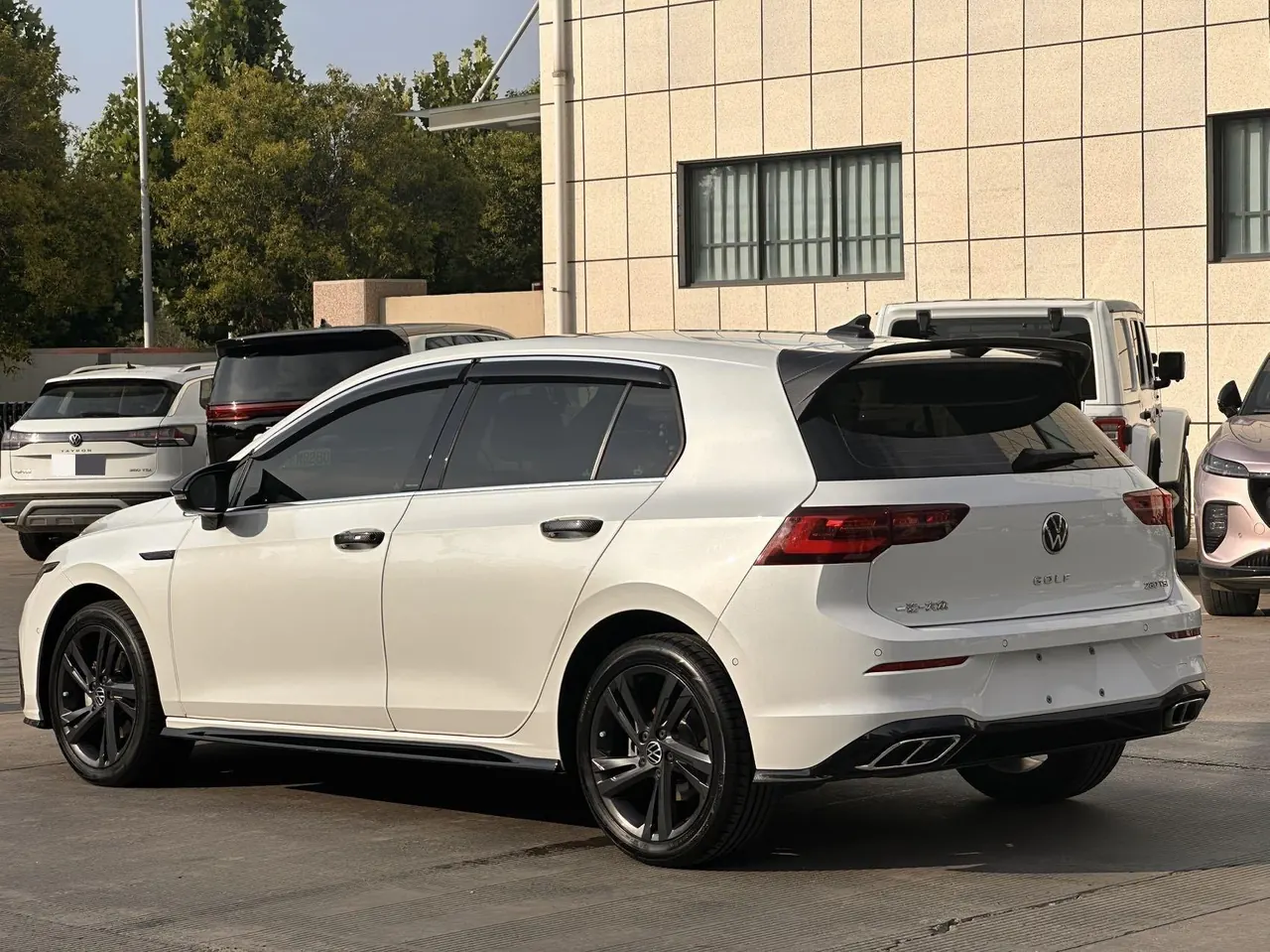 Volkswagen 2023 Golf 8 R-Line 1.4TSI 280TSI Lite (Modified) Automatic Gear 9