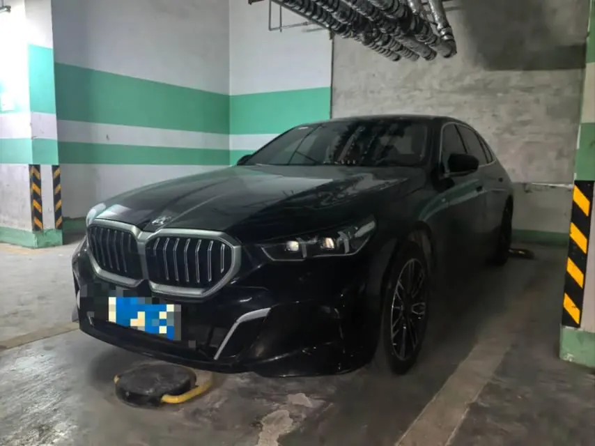 BMW 5 Series 2024 model 530Li 48V 2.0T Leading Edition M Sport Package Automatic - View 1