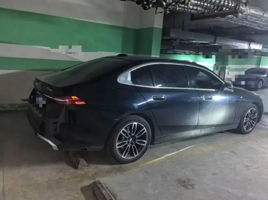 BMW 5 Series 2024 model 530Li 48V 2.0T Leading Edition M Sport Package Automatic 2