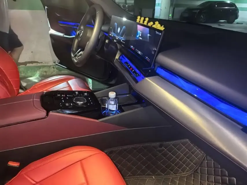 BMW 5 Series 2024 model 530Li 48V 2.0T Leading Edition M Sport Package Automatic 3