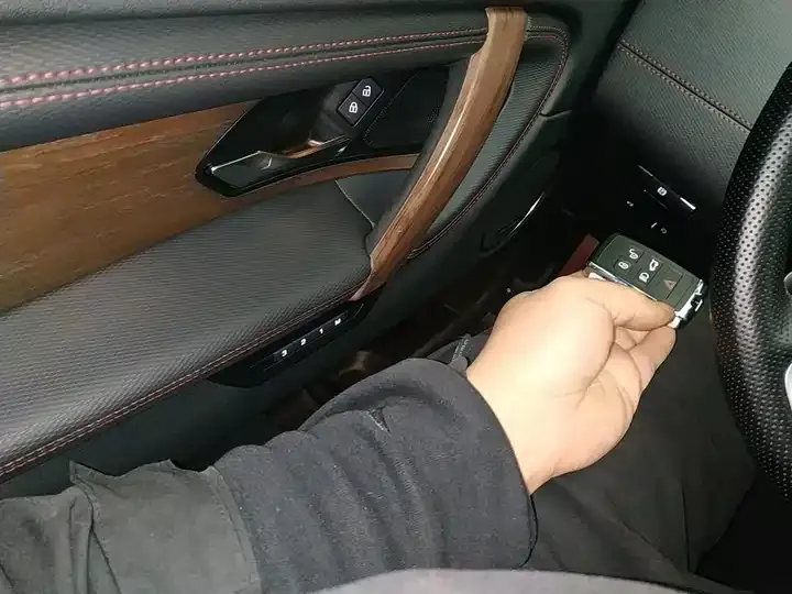 It is found that sports 2022 models are changed to 249PS R-Dynamic SE performance technology version 5 seats 9